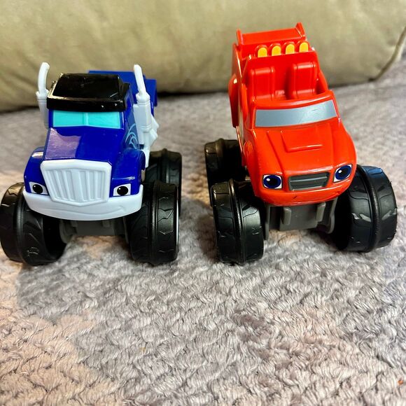 Blaze and the Monster Machines Slam and go Cars - Picture 1 of 4